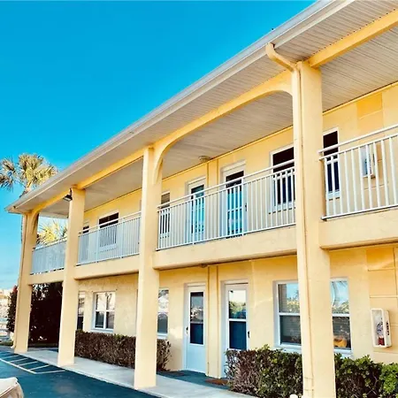 Treasure Island Renovated Condo Across Sunsetbeach